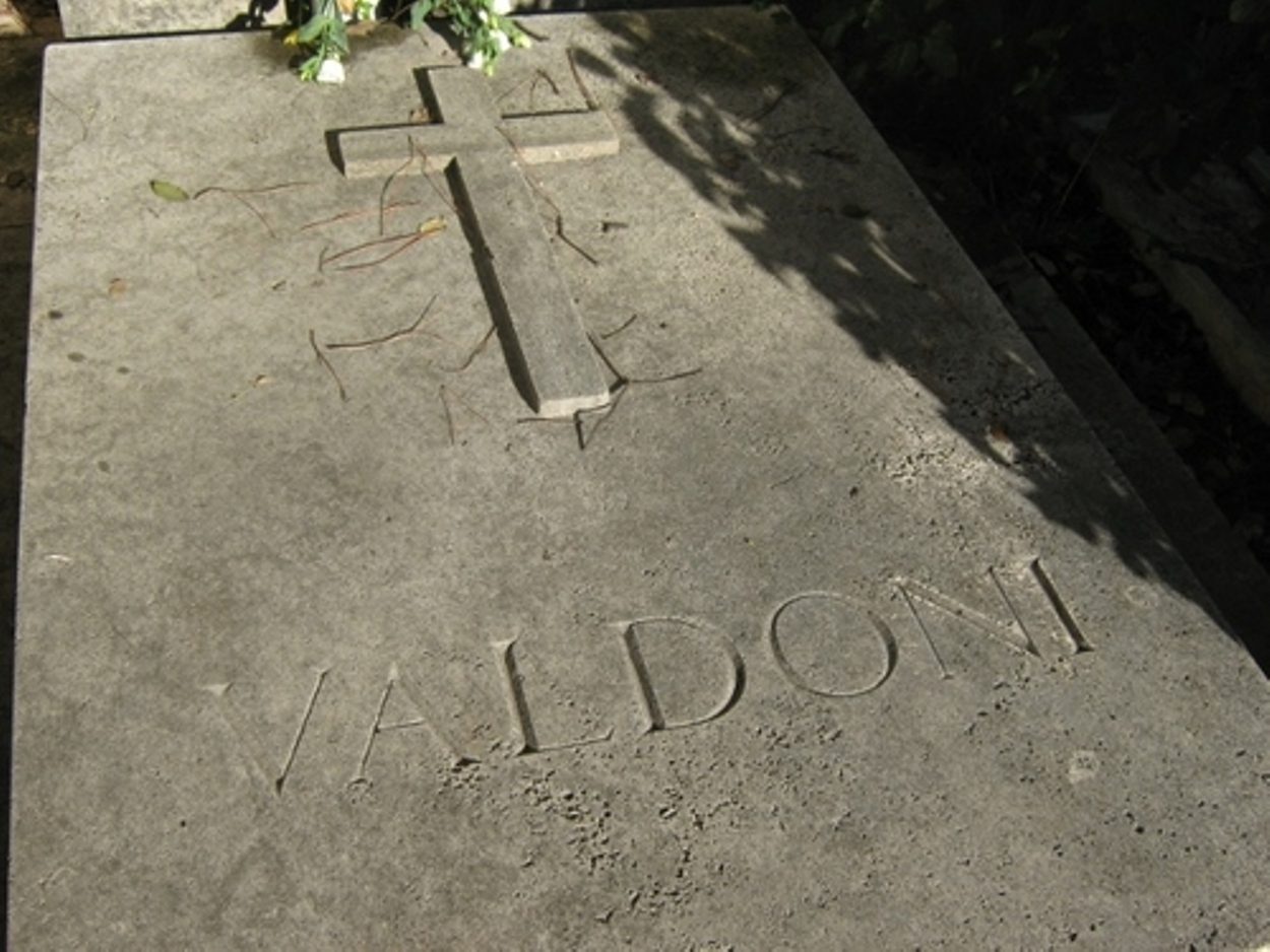 Pietro%20Valdoni%27s%20tomb%2CRome%20%284%29.jpg
